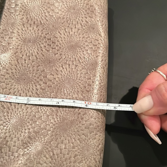 hobo lauren leather bifold clutch wallet Embossed gray/taupe. - Picture 14 of 16